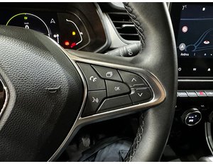 
										RENAULT CAPTUR E-TECH ENGINEERED HEV 105KW (145CV) 140CV full									