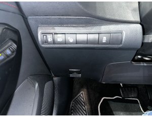 
										TOYOTA COROLLA 1.8 125H STYLE E-CVT full									