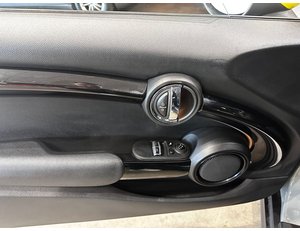 
										MINI MINI COOPER SE full									