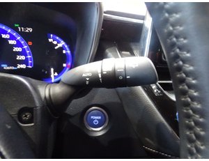 
										TOYOTA COROLLA 1.8 125H STYLE E-CVT full									