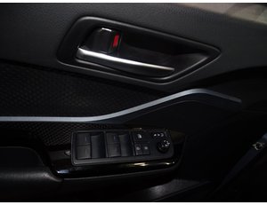 
										TOYOTA C-HR 2.0 180H ADVANCE full									