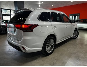 
										MITSUBISHI OUTLANDER 2.4 PHEV KAITEKI AUTO 4WD full									