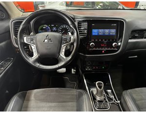 
										MITSUBISHI OUTLANDER 2.4 PHEV KAITEKI AUTO 4WD full									