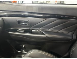 
										MITSUBISHI OUTLANDER 2.4 PHEV KAITEKI AUTO 4WD full									
