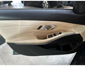 
										BMW SERIE 3 330E full									