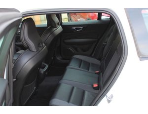 
										VOLVO V60 2.0 B4 (G) R-DESIGN AUTO full									