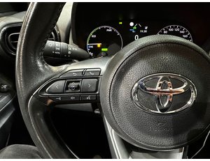 
										TOYOTA YARIS 1.5 120H BUSINESS PLUS full									