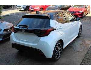 
										TOYOTA YARIS 1.5 120H STYLE full									