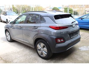 
										HYUNDAI KONA 100KW EV TECNO 2C full									