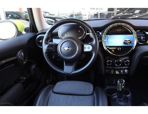 
										MINI MINI COOPER SE full									