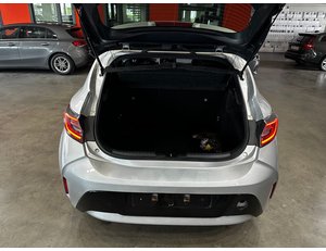 
										TOYOTA COROLLA 1.8 125H STYLE E-CVT full									