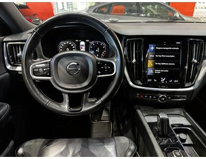 
										VOLVO V60 2.0 B4 (G) R-DESIGN AUTO full									
