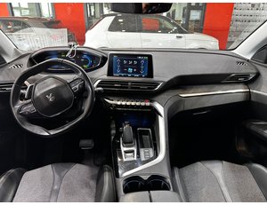 
										PEUGEOT 3008 HYBRID 225 E-EAT8 ALLURE PACK full									