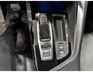 
										PEUGEOT 3008 HYBRID 225 E-EAT8 ALLURE PACK full									
