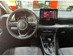 
										TOYOTA YARIS 1.5 120H ACTIVE PLUS ES EL MODELO MAZDA21.5CVT 116CV CENTRELINE full									