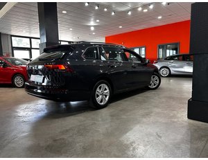 
										VOLKSWAGEN GOLF LIFE 1.0 ETSI 81KW (110CV) DSG full									