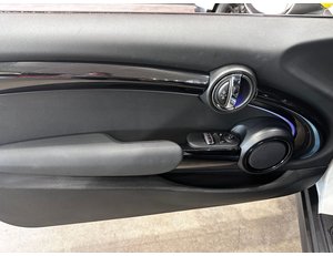 
										MINI MINI COOPER SE full									