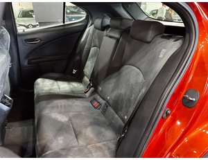 
										LEXUS UX 2.0 250H BUSINESS full									