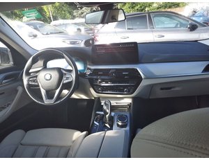 
										BMW SERIE 5 530E full									