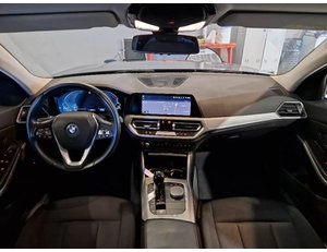 
										BMW SERIE 3 330E full									