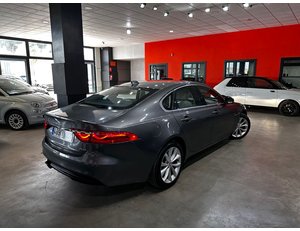 
										JAGUAR XF 2.0D 180PS PURE full									