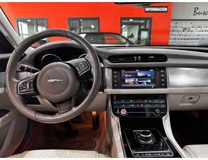
										JAGUAR XF 2.0D 180PS PURE full									