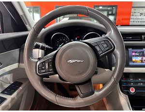 
										JAGUAR XF 2.0D 180PS PURE full									