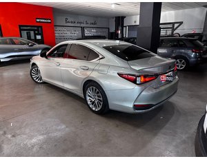 
										LEXUS ES 2.5 300H LUXURY full									