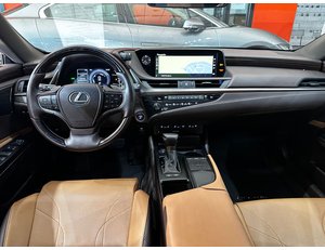 
										LEXUS ES 2.5 300H LUXURY full									