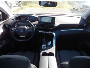 
										PEUGEOT 3008 HYBRID 225 E-EAT8 ALLURE full									