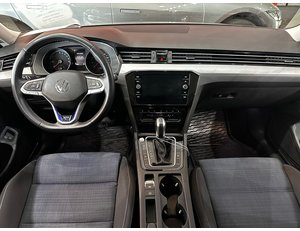 
										VOLKSWAGEN PASSAT VARIANT GTE 1.4 TSI E-POWER 115KW + 85KW full									