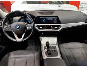 
										BMW SERIE 3 330E full									