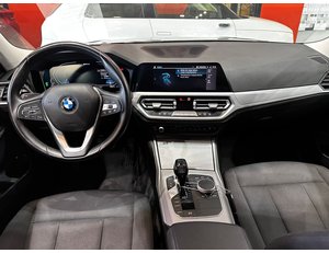 
										BMW SERIE 3 330E full									