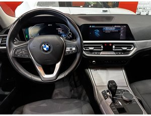 
										BMW SERIE 3 330E full									
