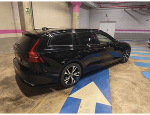 
										VOLVO V60 2.0 D4 R-DESIGN full									