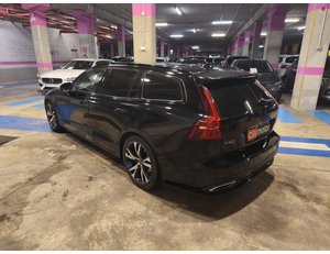 
										VOLVO V60 2.0 D4 R-DESIGN full									
