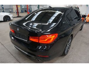 
										BMW SERIE 5 530E full									