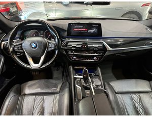 
										BMW SERIE 5 530E full									