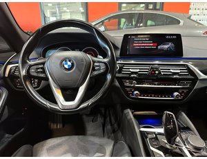
										BMW SERIE 5 530E full									