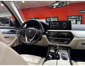 
										BMW SERIE 5 530E full									