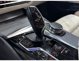 
										BMW SERIE 5 530E full									