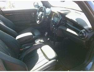 
										MINI COOPER SE full									