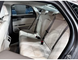 
										JAGUAR XF 2.0D 180PS PURE full									