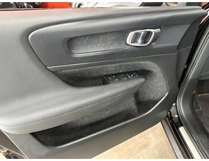 
										VOLVO XC40 RECHARGE ELECTRICO CORE AUTO full									