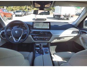 
										BMW SERIE 5 530E full									