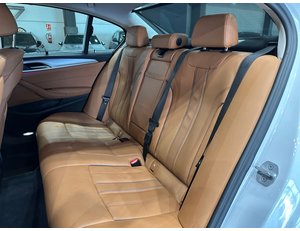
										BMW SERIE 5 530IA full									