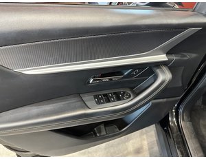 
										MAZDA CX-60 E-SKYACTIV PHEV AWD HOMURA full									