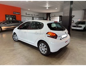 
										PEUGEOT 208 5P SIGNATURE 1.2L PURETECH 60KW (82CV) full									
