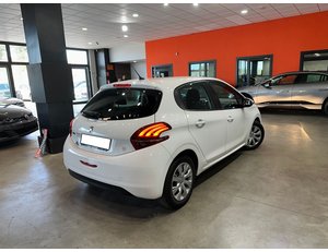 
										PEUGEOT 208 5P SIGNATURE 1.2L PURETECH 60KW (82CV) full									