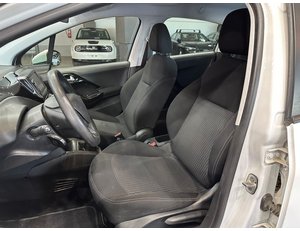 
										PEUGEOT 208 5P SIGNATURE 1.2L PURETECH 60KW (82CV) full									